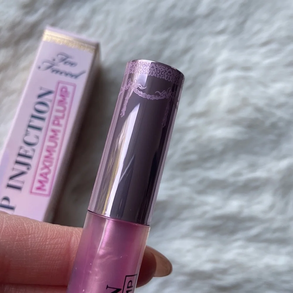 Too Faced Lip Injection Maximum Plump Extra Strength Hydrating Lip Plumper gloss